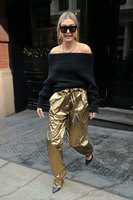 Hailey Baldwin Longsleeve T-shirt #3074103