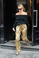 Hailey Baldwin Longsleeve T-shirt #3074105
