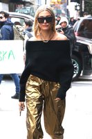 Hailey Baldwin Longsleeve T-shirt #3074106
