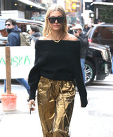 Hailey Baldwin Longsleeve T-shirt #3074109