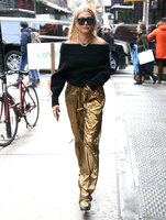 Hailey Baldwin Tank Top #3074126
