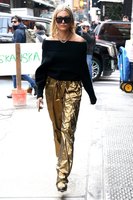 Hailey Baldwin t-shirt #3074131