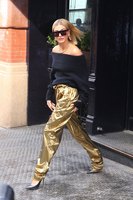 Hailey Baldwin Sweatshirt #3074135
