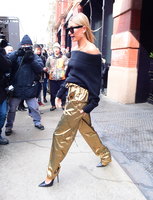 Hailey Baldwin Longsleeve T-shirt #3074146