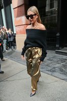 Hailey Baldwin Longsleeve T-shirt #3074153