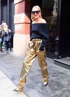 Hailey Baldwin Longsleeve T-shirt #3074156