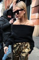 Hailey Baldwin Longsleeve T-shirt #3074166