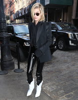 Hailey Baldwin Longsleeve T-shirt #3125759