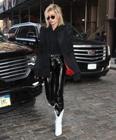 Hailey Baldwin Sweatshirt #3125762