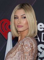 Hailey Baldwin Longsleeve T-shirt #3162909