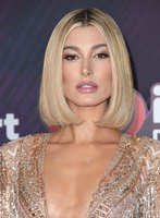 Hailey Baldwin Longsleeve T-shirt #3162917