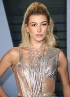 Hailey Baldwin Sweatshirt #3162959