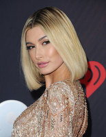 Hailey Baldwin Longsleeve T-shirt #3162974