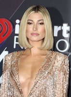 Hailey Baldwin Longsleeve T-shirt #3170011