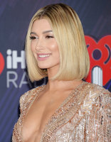 Hailey Baldwin Longsleeve T-shirt #3170014