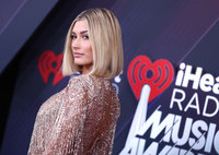 Hailey Baldwin Longsleeve T-shirt #3171522