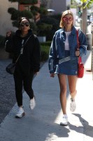 Hailey Baldwin Longsleeve T-shirt #3208110