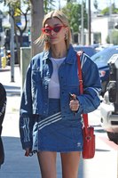 Hailey Baldwin Longsleeve T-shirt #3208139