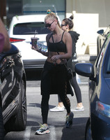 Hailey Baldwin Longsleeve T-shirt #3241002