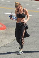 Hailey Baldwin Longsleeve T-shirt #3241006