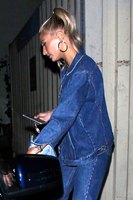 Hailey Baldwin Longsleeve T-shirt #3241030