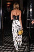 Hailey Baldwin Longsleeve T-shirt #3241070