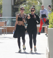 Hailey Baldwin Longsleeve T-shirt #3241079