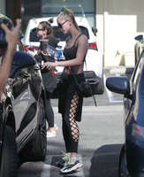 Hailey Baldwin Longsleeve T-shirt #3241097