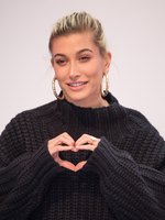 Hailey Baldwin Longsleeve T-shirt #3770753