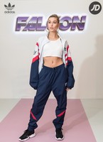 Hailey Baldwin Longsleeve T-shirt #3770778