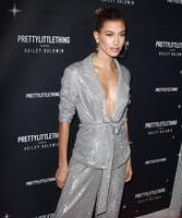 Hailey Baldwin Longsleeve T-shirt #3787782