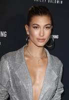 Hailey Baldwin Longsleeve T-shirt #3787827