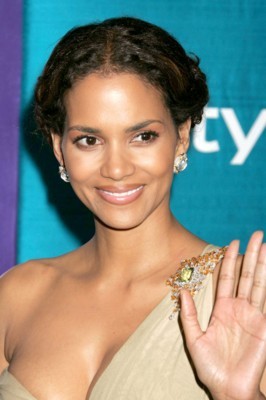 Halle Berry Poster 1258825