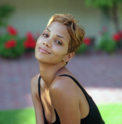 Halle Berry Poster 1268292