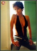 Halle Berry magic mug #G22163