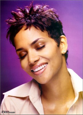 Halle Berry Poster 1290812