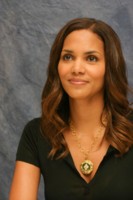 Halle Berry Longsleeve T-shirt #1495797