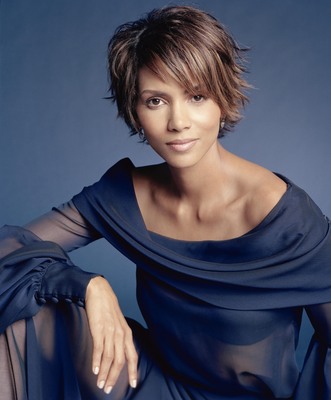Halle Berry Mouse Pad 2335978