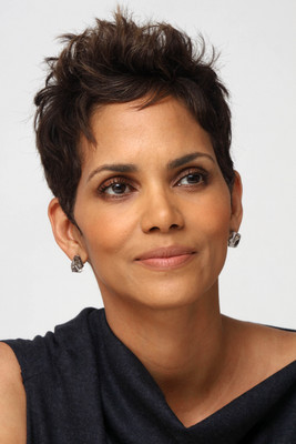 Halle Berry Poster 2364283