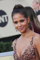 Halle Berry Sweatshirt #2959019