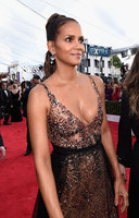 Halle Berry Sweatshirt #3186210