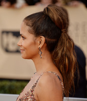 Halle Berry Sweatshirt #3186263