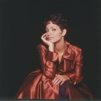 Halle Berry Sweatshirt #3816163
