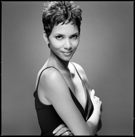 Halle Berry Longsleeve T-shirt #3923463