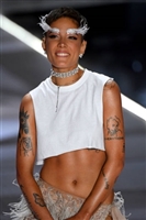 Halsey Longsleeve T-shirt #3636864