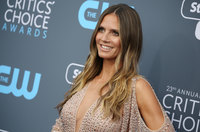 Heidi Klum Longsleeve T-shirt #3736614