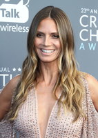 Heidi Klum Longsleeve T-shirt #3736618