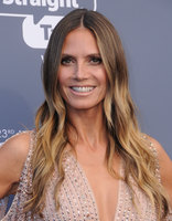 Heidi Klum Longsleeve T-shirt #3736622