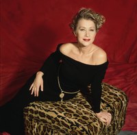 Helen Mirren Longsleeve T-shirt #2100501
