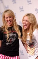 Hilary Duff Longsleeve T-shirt #1296156